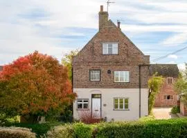 Ouse View House, Historic House with Log Burner and Countryside Views Near York