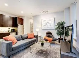 1BR Stylish Apartment With Rooftop Deck & Pool