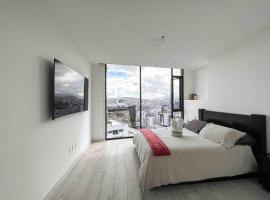 Suite Piso 17 - Increible Vista - Agua filtrada ilimitada, hotel s baz&eacute;nem v destinaci Quito