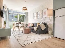 Apartment with balcony, pool and beach nearby REMS