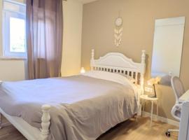 We host, hotel in Costa de Caparica