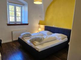 Ferien- und Pferdegut Schloss Treffen, hotel in Görtschach