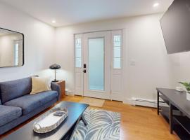 Modern Renovated 1BR with Pvt Entrance, Prime Loc, hotel u gradu Kembridž