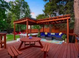 Best Experience in Denver HOT TUB and FIRE PIT 4 miles to DT