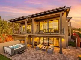 Zendona Luxury Estate Hot Tub Putting Green and Fire Pits Stunning Views Near Trails