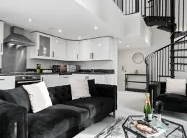 Stylish Penthouse - 2 King Size Beds - Parking - Private Terrace 1401M