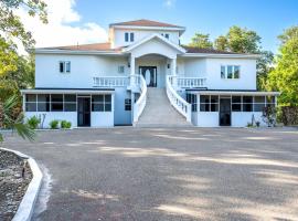 Relaxed Island Stay with Patio and Free Parking, hotel i Leeward