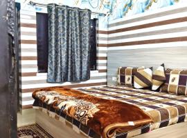 Vrindavan Divine Hut near Prem Mandir and Iskcon, Hotel in Vrindāvan