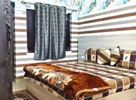 Vrindavan Divine Hut near Prem Mandir and Iskcon