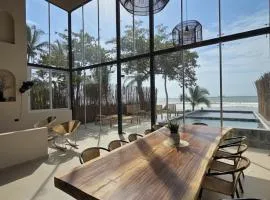 Lotus Beach House playa privada