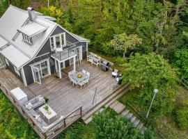 Beach Villa With Sea View At Tofta Beach, hotel in Gnisvärd