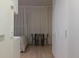 HENNIINA V New & Modern