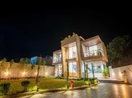 Villa Papillon by DanCenter | Pvt Pool | Jacuzzi | Kids Room | Udaipur