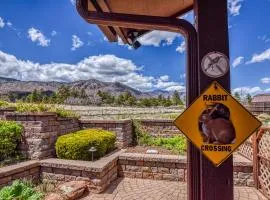 BunnyLand Lodge Panoramic Mt. Views Fantastic Backyard Patio Scenic Location in Flagstaff