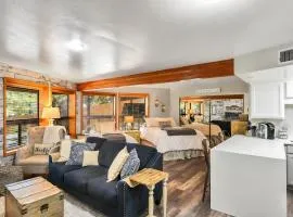 Cozy Hilltop Retreat Quiet Street Near Downtown and NAU Private Forested Setting