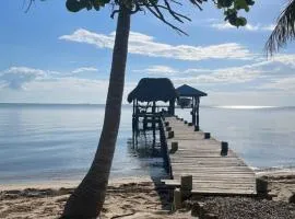 Casa Corazón - Spacious 6 Bedroom Beachfront Villa with Pool & Pier