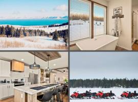 New Bear Lake Home with Beautiful Fall Views, strandhotel in Garden City