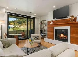 Slopeside 2BR Retreat at Snow King Walk to Town, hotel en Jackson