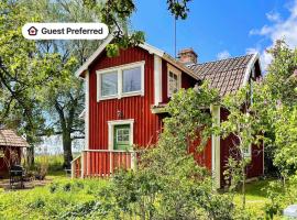 4 person holiday home in Örsundsbro, hotel v destinaci Vik