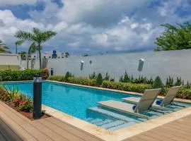 NEW 1B1BA Spacious Condo w/Pool, GYM @ Palm Beach!