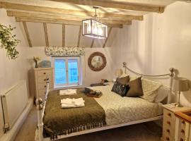 Entire Grade 2 listed cottage in Thornton-Le-Dale, ξενοδοχείο σε Thornton Dale