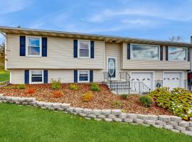 Seneca Overlook Getaway, Hotel in Burdett