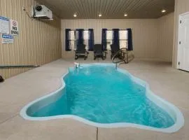 Cate + Cali's Place - Private Indoor Pool, Game Room + Outdoor Hot Tub