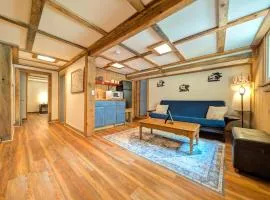 Low LVL Cabin Privte Suite, Kitchenette, AC&Heat, SKI