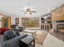 Beavershore-Direct Access to Beaver Lake-Sleeps 12, hótel í Eureka Springs