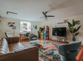 North Central Loft، فندق في ستونتون