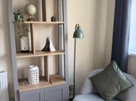 Meriden Apartment Retreat - Sleeps 7 - Near Nec