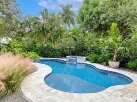 1 Mi to Lake Worth Beach Park Poolside Paradise!