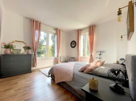 Cosyholy, hotel in Vitry-sur-Seine