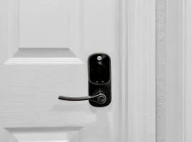 roomstr Colorado Room 1 Bedroom in South Tampa with Shared Full Bathroom & FREE COFFEE