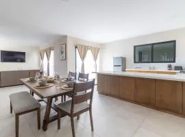 Casa Florencia Ensenada Home 3BR WIFi & BBQ 10 Guests