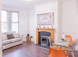 Ground Floor Garden Flat in Westcliff-on-Sea Sleeps 4