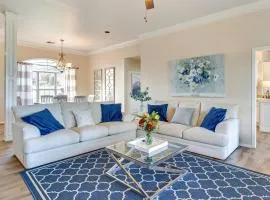 Less Than 1 Mi to Oak Tree National Cozy Getaway!