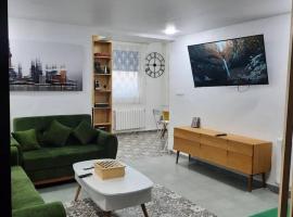 villa Mauresque vue sur la baie d'Alger, hotel in 'Aïn Tebinet