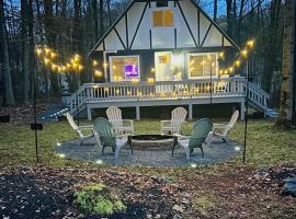 Lake Access, Hot Tub, Fire Pit, ξενοδοχείο σε Arrowhead Lake