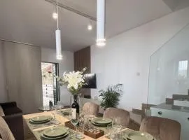 Luxury Beach Villa 2 min Walk to Sea & Airport