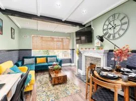 The Cozy Corner near NEC Birmingham Airport Entire Apartment Work Desk