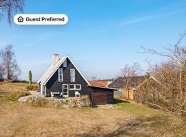 6 person holiday home in Ebeltoft, hotel en Ebeltoft
