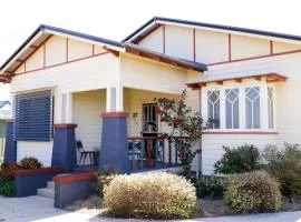 Heritage Home with BBQ & Outdoor Fire Pit