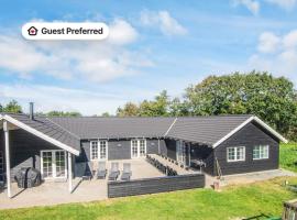 24 person holiday home in Blåvand, hotel v destinaci Blåvand