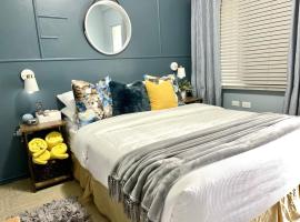 Topaz Classy, Cozy Condo Near Beaches & Airport, hotel v destinaci Crown Point