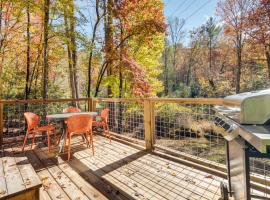 Ultimate Relaxation & Adventure: Home Near Brevard, hotel di Pisgah Forest