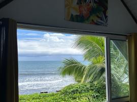 Ave Surfing House、Mahinaのホテル