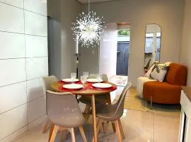 Casa 03 - Casa com 2 quartos, localizada próximo a rodoviária e aeroporto