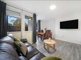 The Maynard Retreat 5 mins to Woolwich Arsenal, khách sạn ở Woolwich