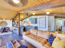 Whidbey Island Oasis Walk to Beach, Hot Tub, View, hotel in Greenbank